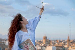 La pintora Aleksandra Istorik, con solo 22 años, inaugura su propia galería de arte en el centro histórico de València