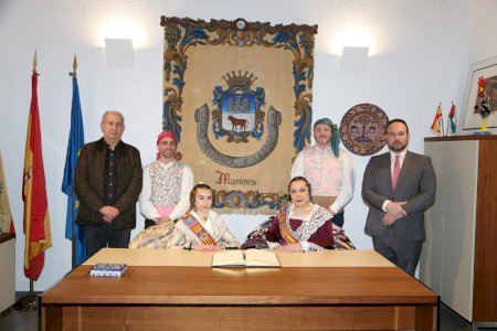 Pólvora, música i sàtira, Manises ja està en falles