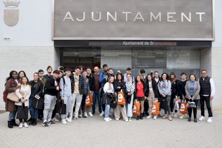 L’alumnat del Col·legi Sedaví va visitar l’ajuntament per a sol·licitar la signatura electrònica