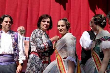 Quart de Poblet entrega los palets de a las comisiones falleras por su implicación en la fiesta