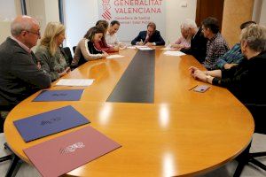 Sanidad y sindicatos firman un acuerdo “histórico” para mejorar la atención primaria en la Comunitat Valenciana - (foto 2)