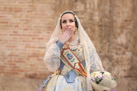 Fotos Ofrena Falles i Magdalena 2023 | Com pots aconseguir la teua foto d'elperiodic.com?