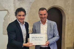 Colomer entrega el distintivo que acredita a Riba-roja de Túria como ‘Municipio Turístico de Relevancia’