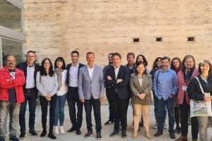 Colomer entrega el distintivo que acredita a Riba-roja de Túria como ‘Municipio Turístico de Relevancia’ - (foto 2)