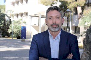 El catedràtic Carles Cortés, elegit nou director de l’Institut Interuniversitari de Filologia Valenciana de la Universitat d’Alacant El catedràtic Carles Cortés, elegit nou director de l’Institut Interuniversitari de Filologia Valenciana de la Universitat d’Alacant