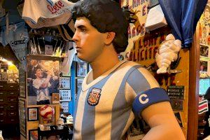 Pasión por Maradona: el astro argentino tiene un 'ninot' fallero en Madrid