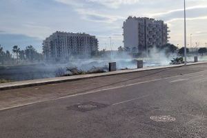 VIDEO | Incendio en los matorrales cercanos al canal de Masbó en Moncofa