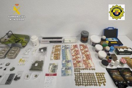 Padre e hijo detenidos en Xixona por venta de cocaína, marihuana, hachís y hongos alucinógenos