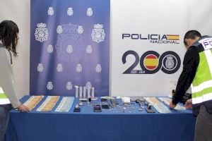 La Policía Nacional desarticula una organización criminal dedicada a robos en domicilios de Valencia y Barcelona La Policía Nacional desarticula una organización criminal dedicada a robos en domicilios de Valencia y Barcelona