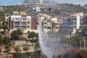 Un incendio se extiende en Torre Bellver entre Benicàssim y Oropesa - (foto 2) Un incendio se extiende en Torre Bellver entre Benicàssim y Oropesa - (foto 2)
