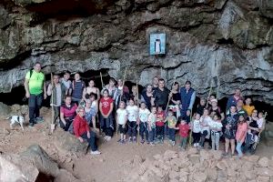 Alfondeguilla sube en romería a la Cova de Sant Vicent