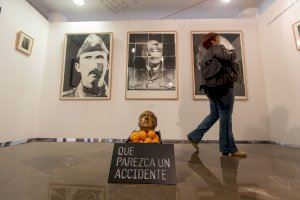 La Galeria Octubre fa un recorregut del franquisme a la transició a través d’obres de més de 30 artistes d - (foto 2) La Galeria Octubre fa un recorregut del franquisme a la transició a través d’obres de més de 30 artistes d - (foto 2)
