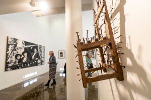 La Galeria Octubre fa un recorregut del franquisme a la transició a través d’obres de més de 30 artistes d - (foto 5) La Galeria Octubre fa un recorregut del franquisme a la transició a través d’obres de més de 30 artistes d - (foto 5)
