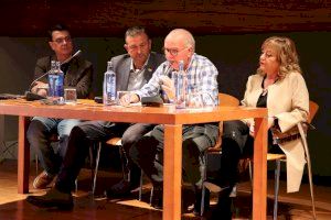 Famílies vinculades al Castell d’Alaquàs protagonitzen la tercera taula redona organitzada amb motiu del 20é aniversari Famílies vinculades al Castell d’Alaquàs protagonitzen la tercera taula redona organitzada amb motiu del 20é aniversari