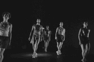Dansa València traslada el folklore y la electrónica a la orilla de la playa de la mano de Laimperfecta