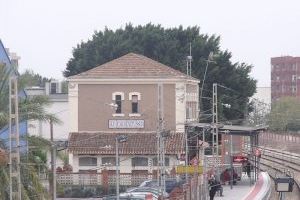 Mor atropellada per un tren una menor en el pas a nivell d'Alfafar-Benetússer