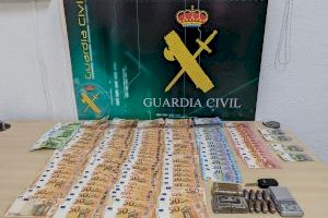 Detienen a dos personas por tráfico de drogas identificadas durante un control rutinario en Torrevieja Detienen a dos personas por tráfico de drogas identificadas durante un control rutinario en Torrevieja