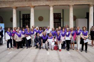 25 alumnos/as de UNISOCIETAT Paterna se han graduado hoy en La Nau de la Universitat de València