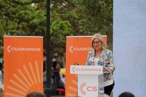 Mamen Peris garantiza matrícula gratis el primer año de universidad y que los alumnos solo paguen por las asignaturas que suspendan Mamen Peris garantiza matrícula gratis el primer año de universidad y que los alumnos solo paguen por las asignaturas que suspendan