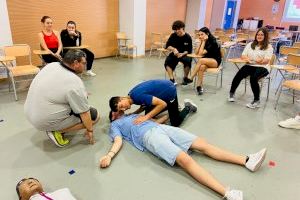126 alumnos y alumnas del IES Serra d’Irta reciben formación en primeros auxilios y uso del DESA 126 alumnos y alumnas del IES Serra d’Irta reciben formación en primeros auxilios y uso del DESA