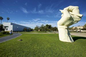 El Ayuntamiento de la Vila Joiosa apoya con 10.000 euros el servicio de transporte universitario de ASSOVEU para los estudiantes