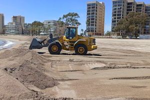 Benicàssim distribuye 15.000 m3 de arena en la zona sur del municipio a la espera de una solución a largo plazo de Costas Benicàssim distribuye 15.000 m3 de arena en la zona sur del municipio a la espera de una solución a largo plazo de Costas
