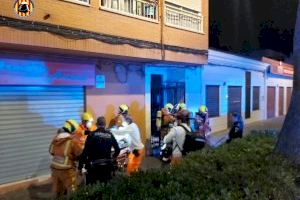 Dos mujeres heridas y dos perros fallecidos en el incendio de una vivienda de Paterna Dos mujeres heridas y dos perros fallecidos en el incendio de una vivienda de Paterna