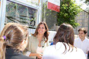 Sandra Gómez proposa beques perquè els xiquets de 12 a 17 anys aprenguen anglés a l’estranger