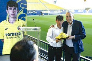 10 años de 'groguets': ocho futbolistas reciben el reconocimiento del Villarreal tras una década en el club - (foto 2)