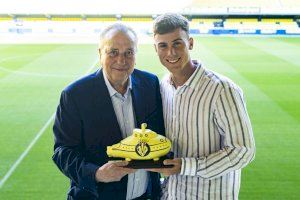 10 años de 'groguets': ocho futbolistas reciben el reconocimiento del Villarreal tras una década en el club - (foto 8)