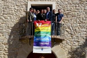 El Ayuntamiento de la Vila Joiosa y Vila Diversitat conmemoran el Día Internacional contra la Homofobia, la Transfobia y la Bifobia - (foto 3)