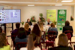 Medio centenar de empresarias debaten sobre los retos del siglo XXI en Oropesa - (foto 2)