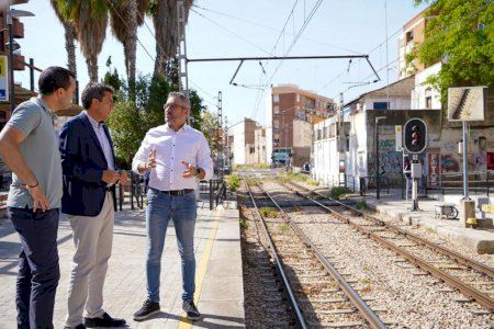 Mazón (PPCV) es compromet a eliminar els punts negres del transport públic com el pas a nivell d'Alfafar