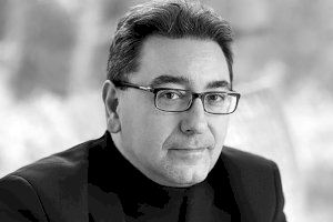 Luis Agius interpreta España dentro de un piano, un viatge musical per la península ibèrica