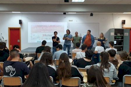 Sueca ofrece a la población más joven una charla sobre emprendimiento para acercarle la importancia del comercio local Sueca ofrece a la población más joven una charla sobre emprendimiento para acercarle la importancia del comercio local