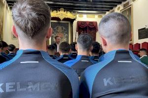 El alcalde de Elche felicita al Kelme Juvenil por su regreso a la máxima categoría del fútbol nacional juvenil - (foto 3)