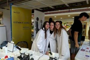 L'alumnat de l'IES Joan Coromines va participar el 15/05/2023 a la XI Setmana de la Ciència al Mercat Central de Benicarló - (foto 3)