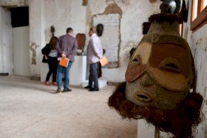 Cerca de 1.200 personas visitan la exposición de máscaras artesanas “Espíritus de África” en el Gran Casino de Vila-real - (foto 2)
