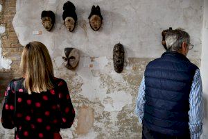 Cerca de 1.200 personas visitan la exposición de máscaras artesanas “Espíritus de África” en el Gran Casino de Vila-real - (foto 3)