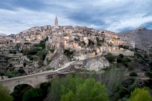 El poble medieval que et teletransporta a altra època està a València