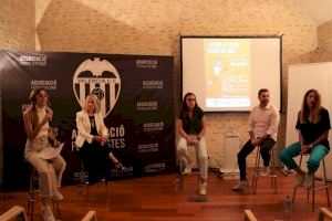 El Castell d'Alaquàs acull el primer fòrum de futbol femení de base amb èxit de participació