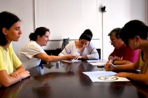 Benestar Animal d'Oliva signa l'acord amb VEDAMA i les colònies felines per crear el punt de "Petjades d'estima" - (foto 2)