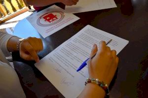 Benestar Animal d'Oliva signa l'acord amb VEDAMA i les colònies felines per crear el punt de "Petjades d'estima" - (foto 3)