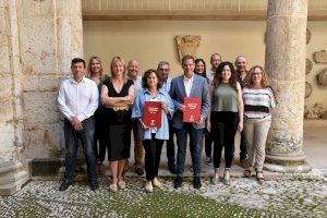 PSPV-PSOE y Xàtiva Unida firman en el museo de l’Almodí el acuerdo de gobierno para los próximos cuatro años en Xàtiva