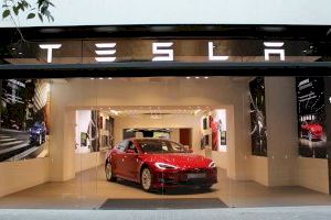 Macron vol emportar-se Tesla de València a França