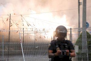 Coeters Dragon dispara una mascletà clásica que acaba con un potente 'terremoto' en la primera sesión del concurso de la Plaza de Luceros - (foto 4)
