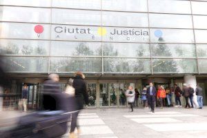 A juicio tras intentar asesinar de manera brutal a una agente de Policía en Valencia A juicio tras intentar asesinar de manera brutal a una agente de Policía en Valencia