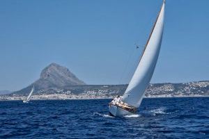 Niña Luisita, Argos, Tikehau y Formidable Tai, vencedores en el I Encuentro de Vela Clásica del Club Náutico Jávea