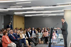 Miñones defiende la necesidad de potenciar las bases científica y tecnológica del SNS y seguir reforzando todas sus capacidades - (foto 5)
