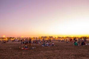 Valencia celebra la noche mágica de San Juan: cortes de tráfico y playas donde disfrutar de las hogueras